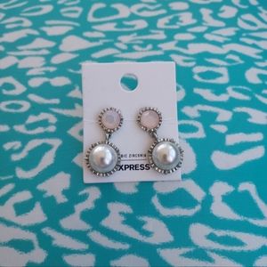 🤍 NWT EXPRESS Drop Pearl earrings